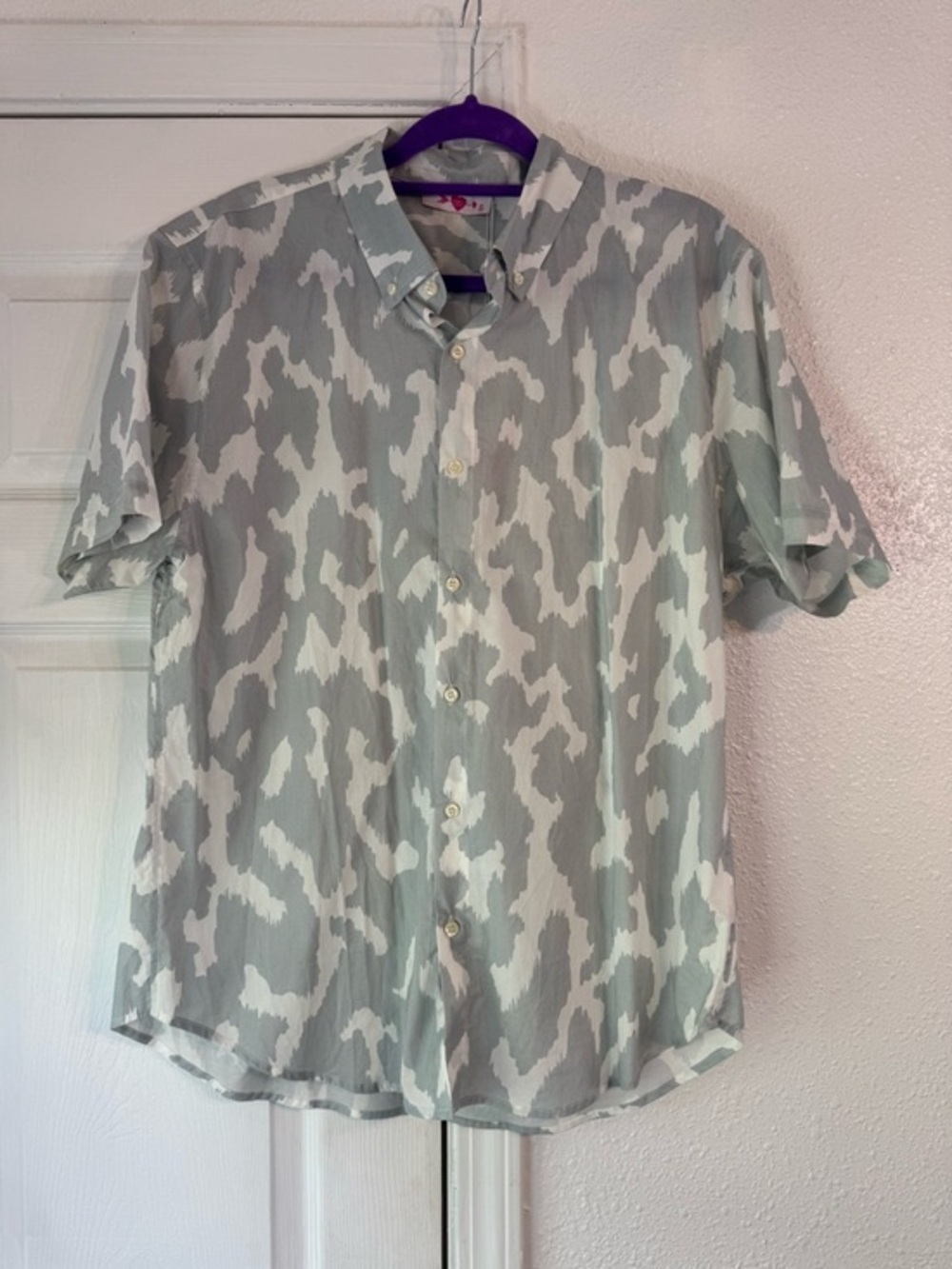 Buddy Love Short-Sleeve Button-Down Shirt in Light Gray and White Abstract Print